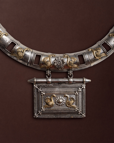 Necklaces & Chokers